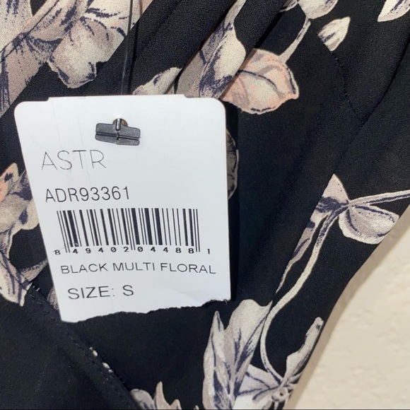 ASTR Front Tie Waist Dress| Black Floral Print‎ - Picture 10 of 16